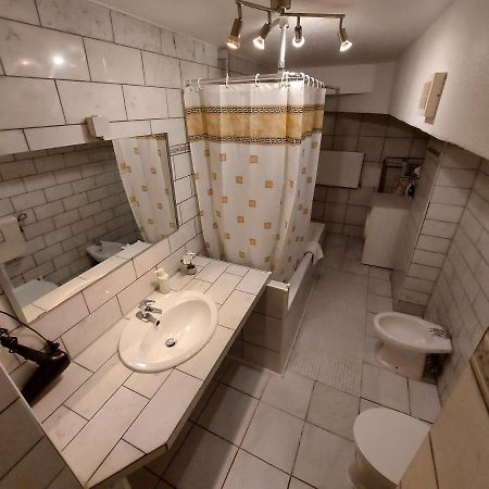 Basement Apartment Кёльн Экстерьер фото