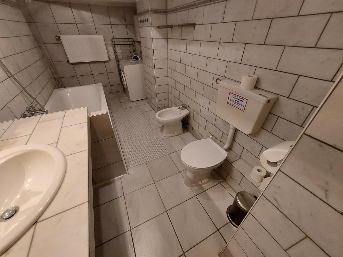 Basement Apartment Кёльн Экстерьер фото